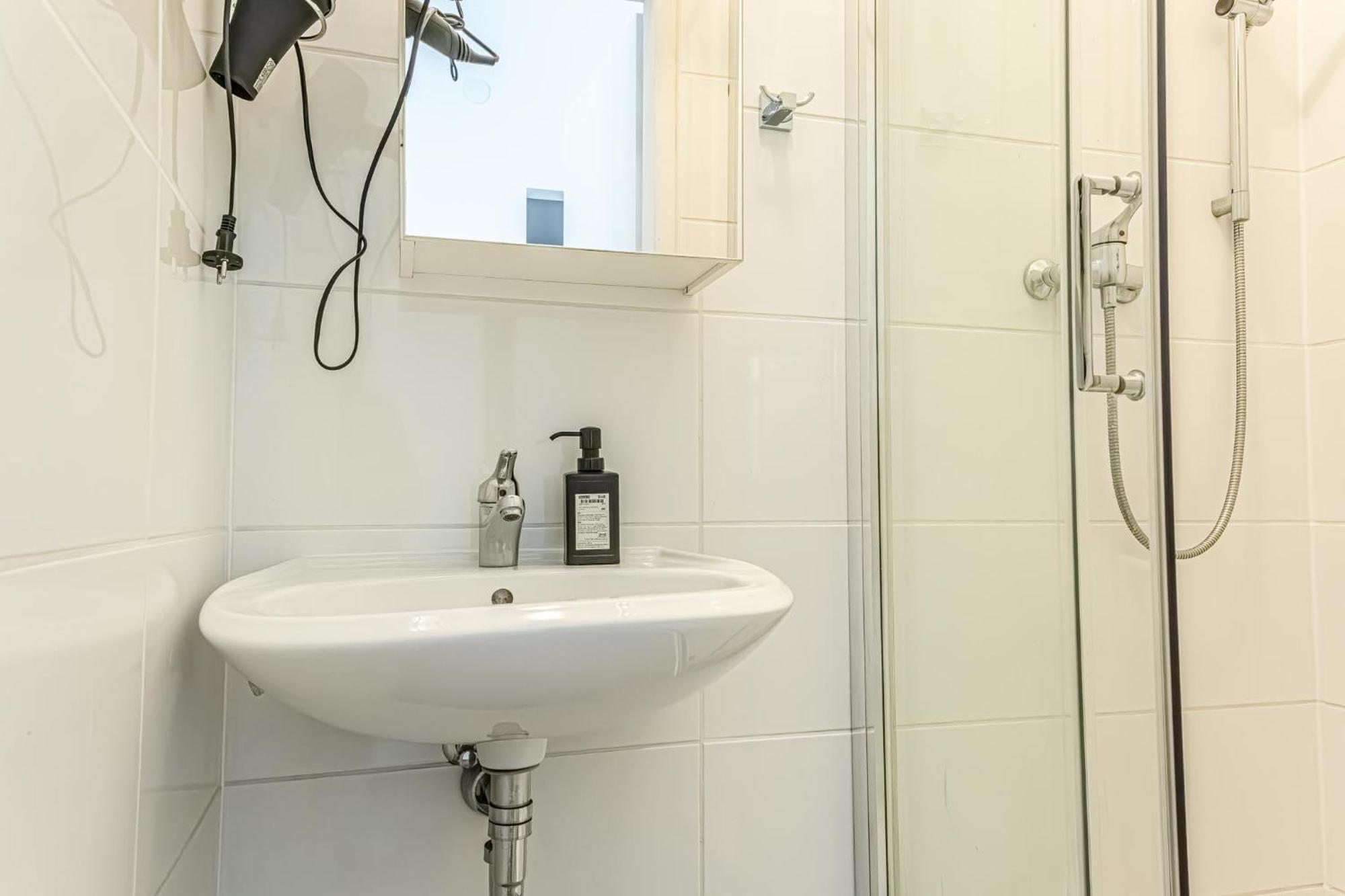 Stylish 1Br Apartment- Near Westbahnhof U3&U6 Wiedeń Zewnętrze zdjęcie
