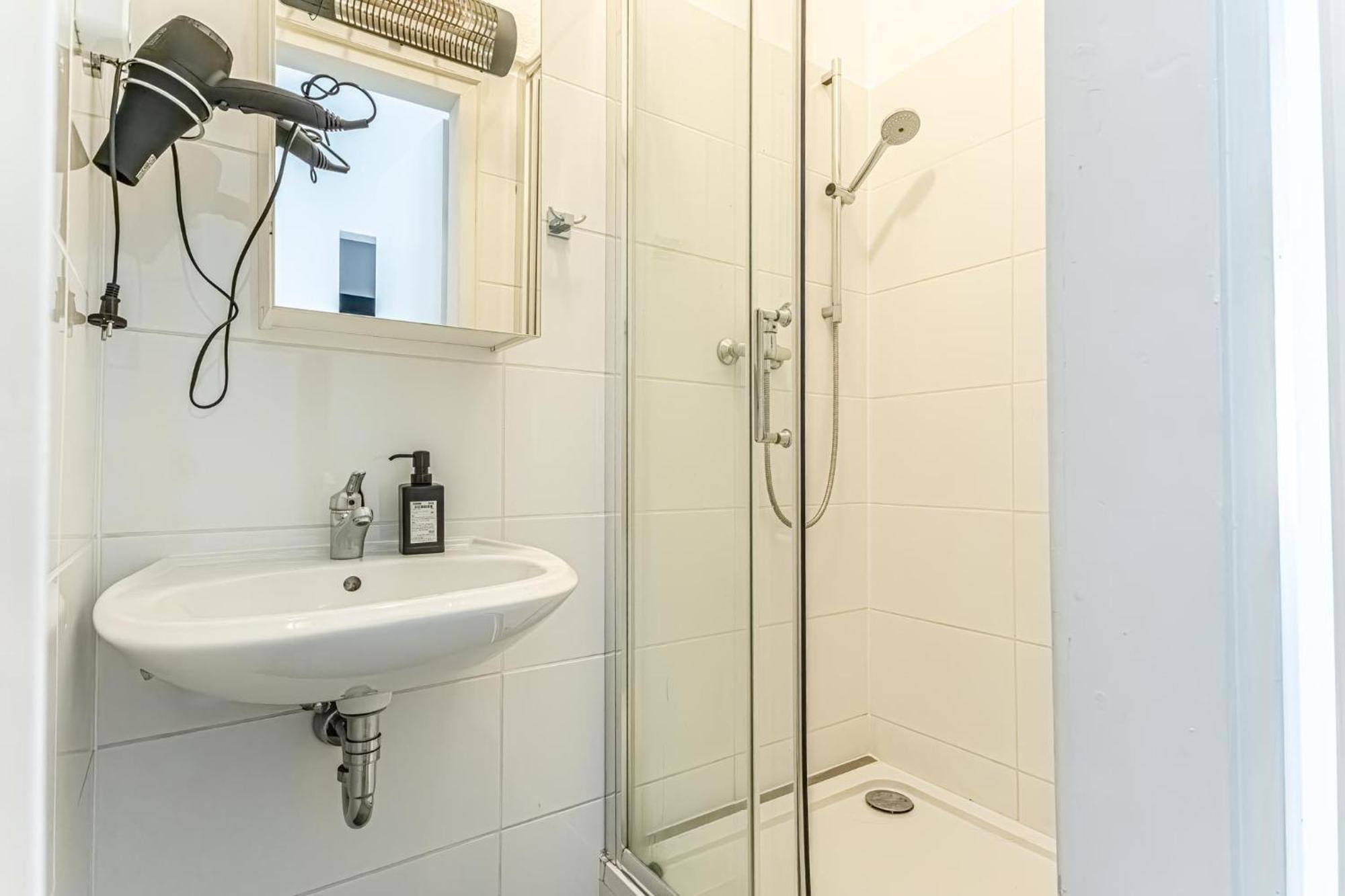 Stylish 1Br Apartment- Near Westbahnhof U3&U6 Wiedeń Zewnętrze zdjęcie